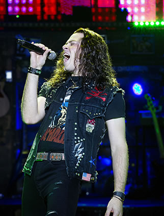 Aaron Finley as Drew