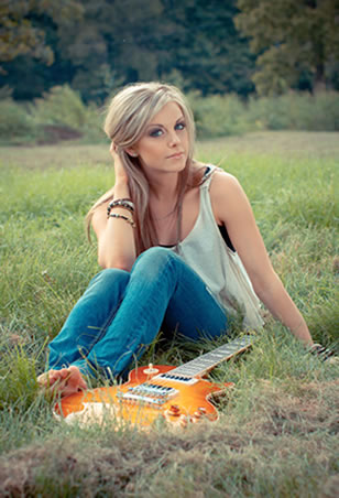 Lindsay Ell (Photo by: Jessica Wardwell)
