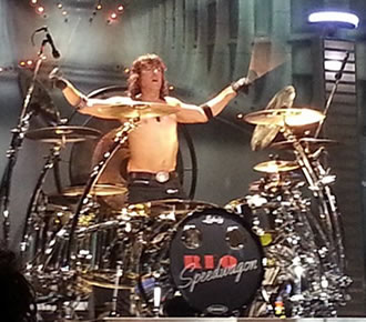 Bryan Hitt shows 'em how it's done.